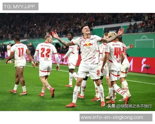 闪耀绿茵场的锋线艺术家足球前锋的灵动与激情解析